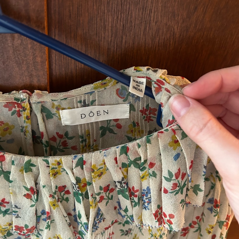 Doen Floral Pleated Blouse - Picture 2 of 4